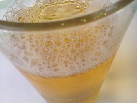 ビールと緑茶と塩と酢のドリンク